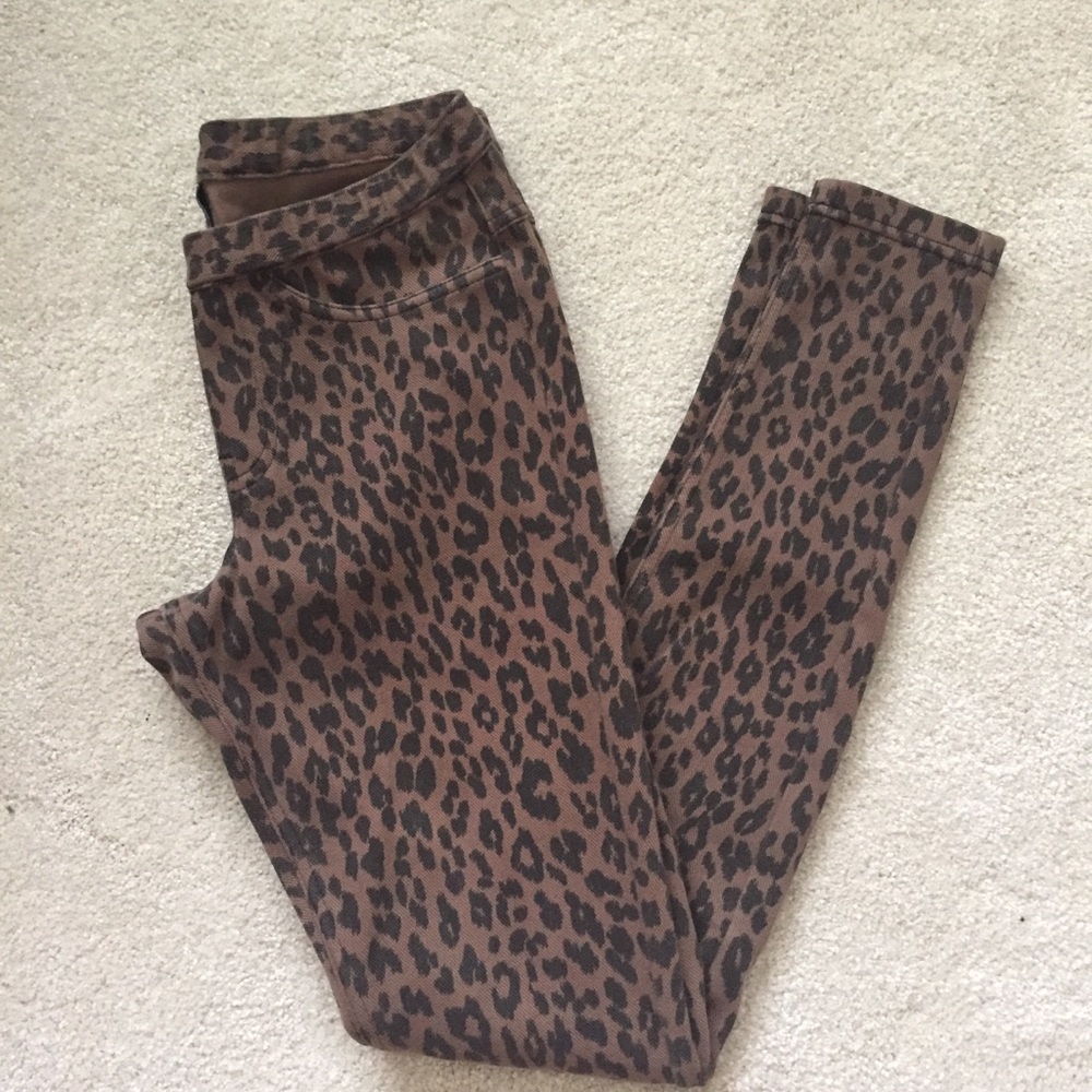 Hue cheetah print denim legging